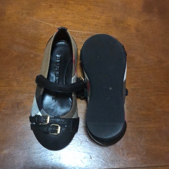 (🛑SOLD❌)Toddler authentic Burberry shoes - Picture 2 of 5